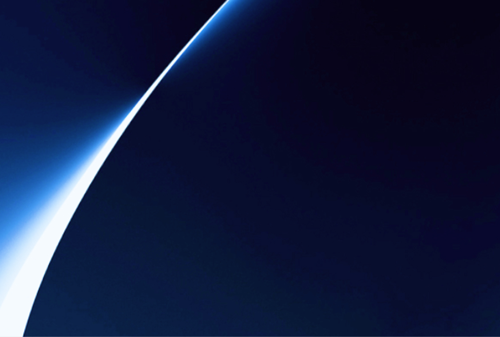 Fincantieri | Area Finanziaria - Investor Relations - Bilanci e Presentazioni: Immagine astratta con sfumature blu e azzurre su sfondo nero.