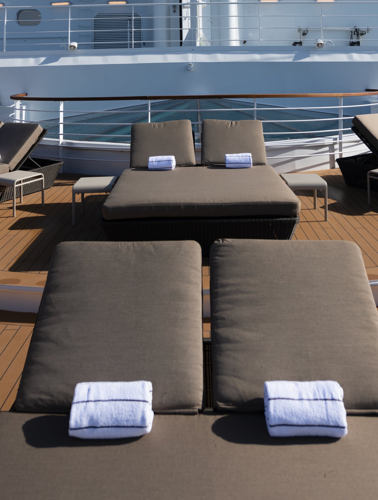 Fincantieri | Group - Business - Products - Cruise Ships - Seabourn Ovation: Outdoor area on open deck with padded sun loungers and visible equipment.