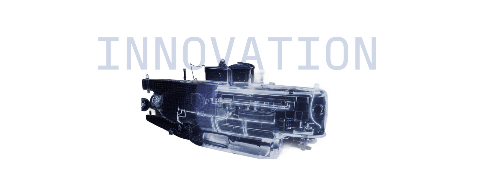 Fincantieri | Innovazione: L’immagine presenta un’illustrazione tecnica trasparente di un sottomarino con la scritta “INNOVATION” sovrapposta in alto. La palette cromatica è blu e bianca.