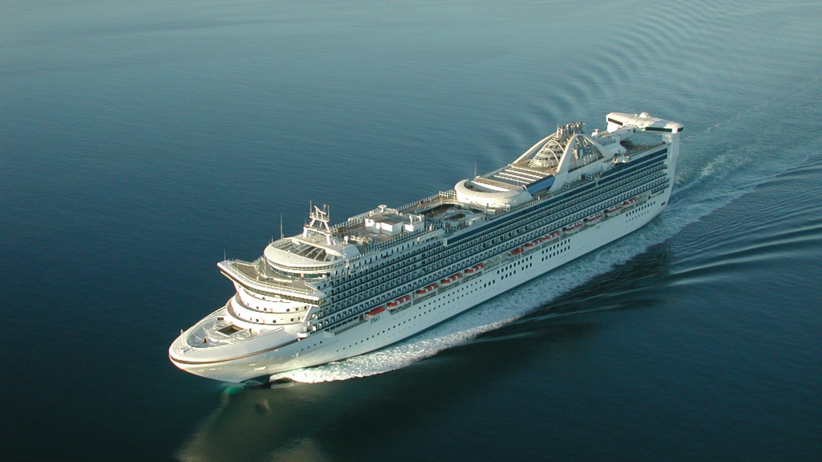 Fincantieri | Group - Business - Products - Cruise Ships - Star Princess: Side view of Star Princess cruise ship in operation, multiple decks and visible amenities, design focused on luxury and leisure.